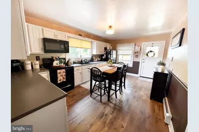 425 E Freedom Avenue, Burnham, PA 17009 - Photo 18