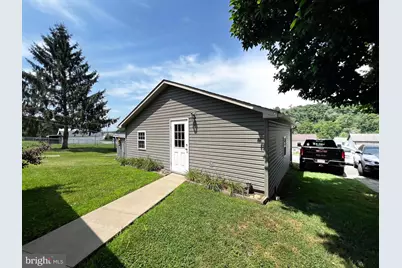 425 E Freedom Avenue, Burnham, PA 17009 - Photo 12