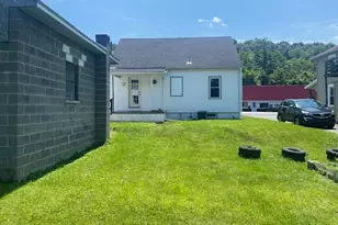 831 E Walnut St, Lewistown, PA 17044 - Photo 2