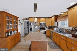 807 N Pine St, Burnham, PA 17009 - Photo 10