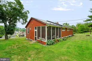 807 N Pine St, Burnham, PA 17009 - Photo 38