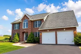 8 Sunshine Cir, Lewistown, PA 17044 - Photo 2