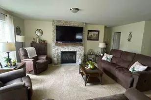 42 Cambridge Ln, Lewistown, PA 17044 - Photo 2