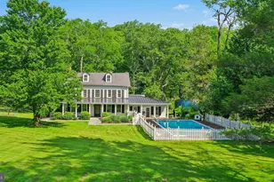 282 Crabapple Ln, East Stroudsburg, PA 18302 - Photo 2