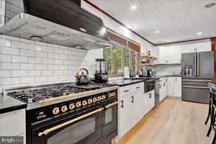 205 Falling View Ct, East Stroudsburg, PA 18302 - Photo 8