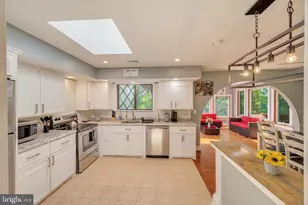 86 Lower Lakeview Dr, East Stroudsburg, PA 18302 - Photo 4