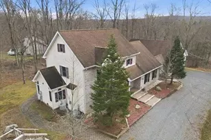 322 Scenic Dr, Blakeslee, PA 18610 - Photo 6