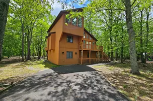 8226 Woodchuck Ct, East Stroudsburg, PA 18301 - Photo 1