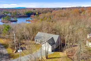 102 Eagle View Run Dr, Long Pond, PA 18334 - Photo 2