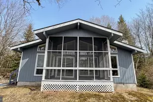 6522 Runnymead Ln, Tobyhanna, PA 18466 - Photo 2