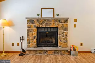 391 Berry Ln, Pocono Lake, PA 18347 - Photo 8