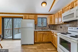 391 Berry Ln, Pocono Lake, PA 18347 - Photo 14