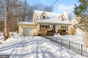 462 Country Pl Dr, Tobyhanna, PA 18466 - Photo 1