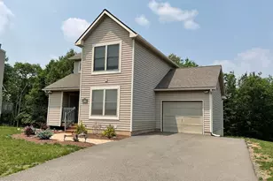 208 Sycamore Ct, Tannersville, PA 18372 - Photo 2