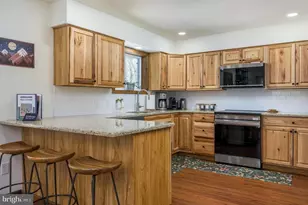 2206 Chatham Ct, Middle Smithfield, PA 18324 - Photo 6