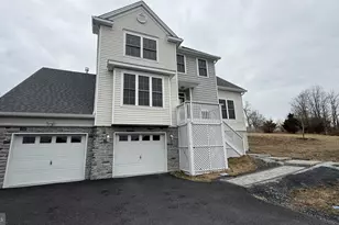 584 Westlake Dr, East Stroudsburg, PA 18302 - Photo 1