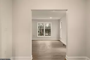 2026 Candlewood Ln, Blakeslee, PA 18610 - Photo 10