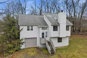 186 Thornapple Ln, Tobyhanna, PA 18466 - Photo 2