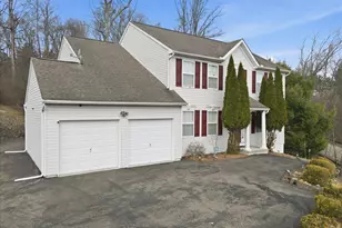 706 Franklin Ct, East Stroudsburg, PA 18302 - Photo 2