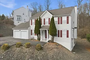706 Franklin Ct, East Stroudsburg, PA 18302 - Photo 1