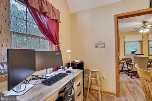 7118 Winnebago Dr, Pocono Lake, PA 18347 - Photo 18