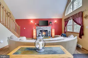 7118 Winnebago Dr, Pocono Lake, PA 18347 - Photo 4