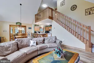 7118 Winnebago Dr, Pocono Lake, PA 18347 - Photo 8