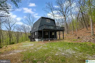 207 Bunsen Ct, East Stroudsburg, PA 18302 - Photo 1
