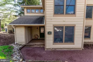 412 Hickory Dr, Tannersville, PA 18372 - Photo 2