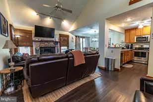 412 Hickory Dr, Tannersville, PA 18372 - Photo 14