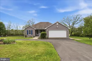 166 Regency Ln, Brodheadsville, PA 18322 - Photo 2