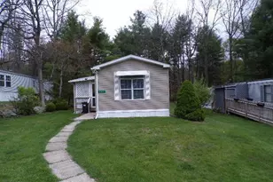141 Gold Ln, Stroudsburg, PA 18360 - Photo 2
