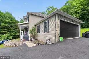316 Reagan Dr, East Stroudsburg, PA 18301 - Photo 4