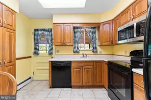407 Colonial Dr, Stroudsburg, PA 18360 - Photo 16