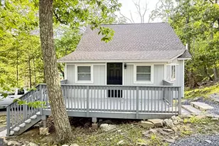 117 Clifton Dr, Bushkill, PA 18324 - Photo 1