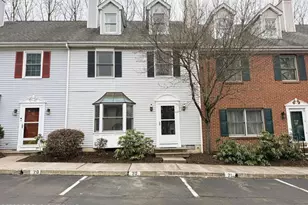 124 Eaglesmere Cir, East Stroudsburg, PA 18301 - Photo 2