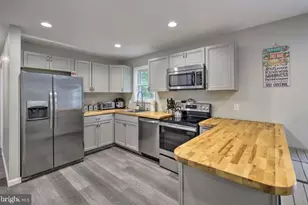 327 Country Pl Dr, Tobyhanna, PA 18466 - Photo 8