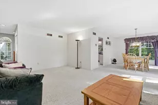 875 Greenview Dr, Stroudsburg, PA 18360 - Photo 10