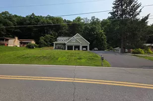 165 W Hills Dr, Stroudsburg, PA 18360 - Photo 2