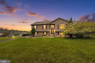 2527 Highland Cir, Stroudsburg, PA 18360 - Photo 4