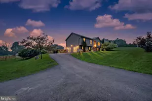 2527 Highland Cir, Stroudsburg, PA 18360 - Photo 2
