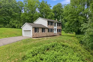 112 Red Cherry Ln, Stroudsburg, PA 18360 - Photo 2