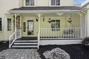 161 Acorn Ln, Stroudsburg, PA 18360 - Photo 2