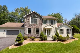814 Clearview Dr, Long Pond, PA 18334 - Photo 1