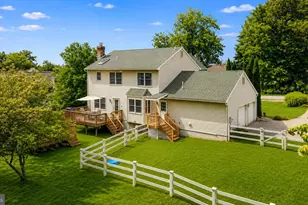 4006 Crest View Dr, Stroudsburg, PA 18360 - Photo 2