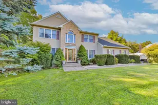 4132 Crest Dr, Stroudsburg, PA 18360 - Photo 2
