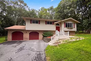277 Apache Dr, Effort, PA 18330 - Photo 1