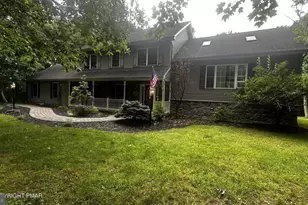 6164 Starlight Ct, Swiftwater, PA 18370 - Photo 2