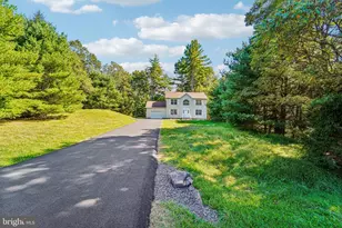 110 Estate Dr, East Stroudsburg, PA 18301 - Photo 2