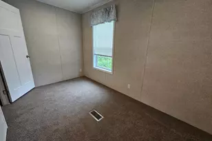 465 Royal Manor Rd, Easton, PA 18042 - Photo 6
